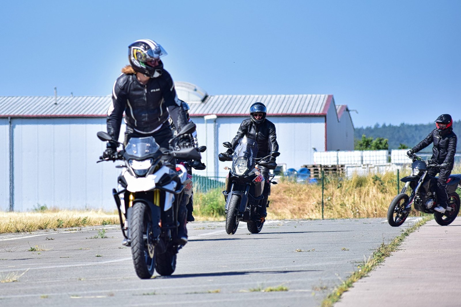 Fahrsicherheitstraining und Gefahrenkontrolle bei kurven.schule®